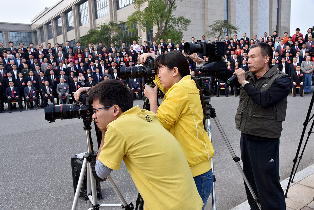 茂名市第一屆攝影藝術(shù)展覽征稿啟事?。。?>

							</div>

													<div   id=